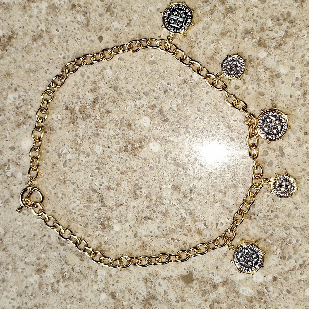 Gold charm necklace - Picture 1 of 5